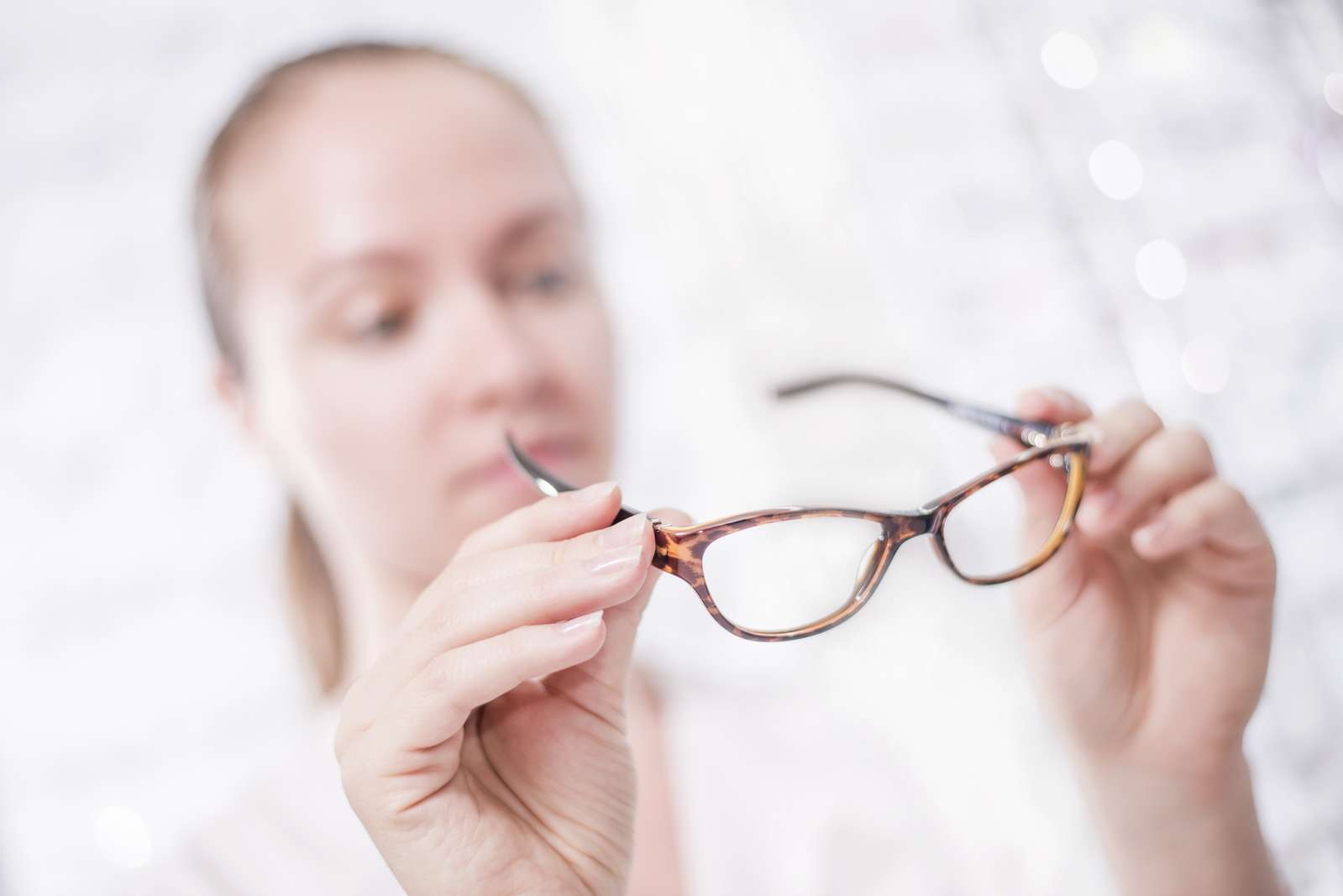 Choosing Lenses for Eyeglasses: A Clear Report